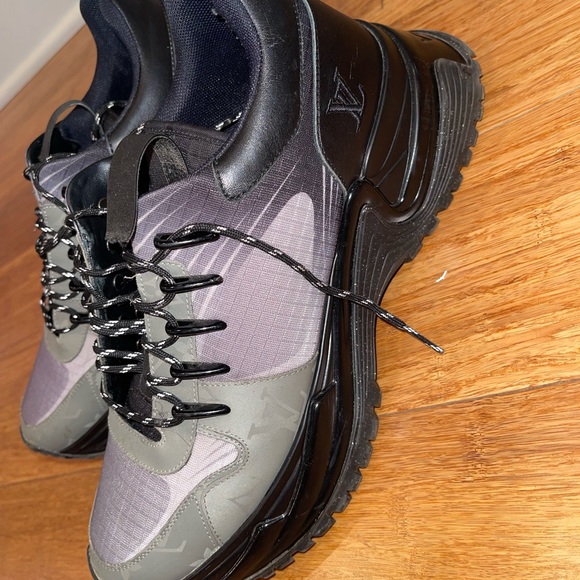 Authentic Men Louis Vuitton Sneaker - Picture 3 of 8